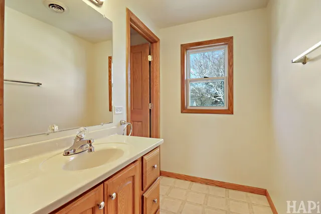 $299,900 | 3912 West Avenue West, McHenry, IL 60050