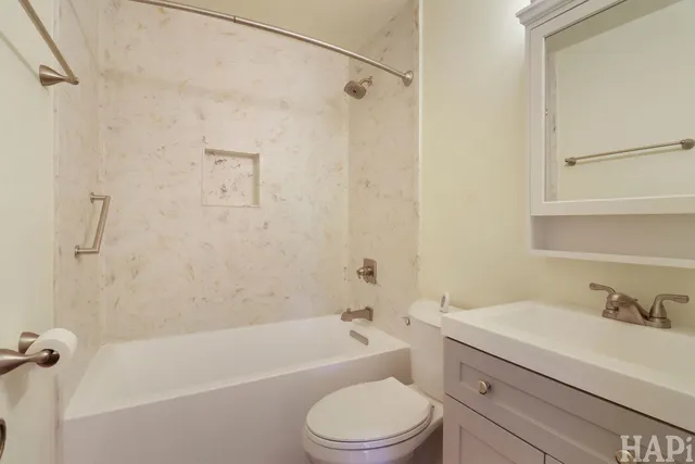 $299,900 | 3912 West Avenue West, McHenry, IL 60050