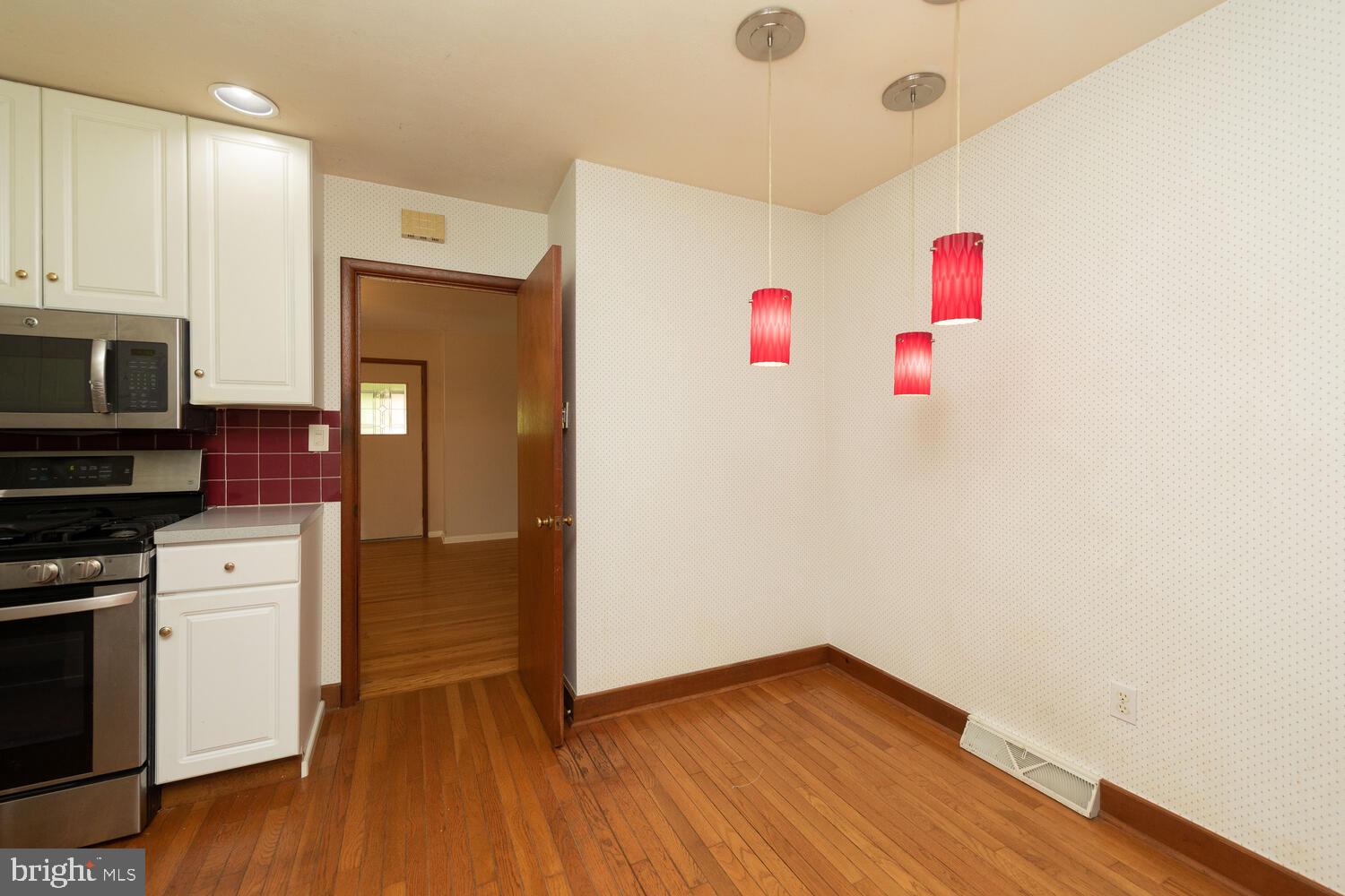 1066 Devon Road Rydal, PA 19046 - Photo 14 of 36 Kitchen Eating Area