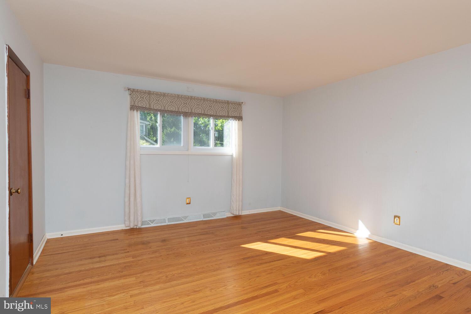 1066 Devon Road Rydal, PA 19046 - Photo 16 of 36 Primary Bedroom