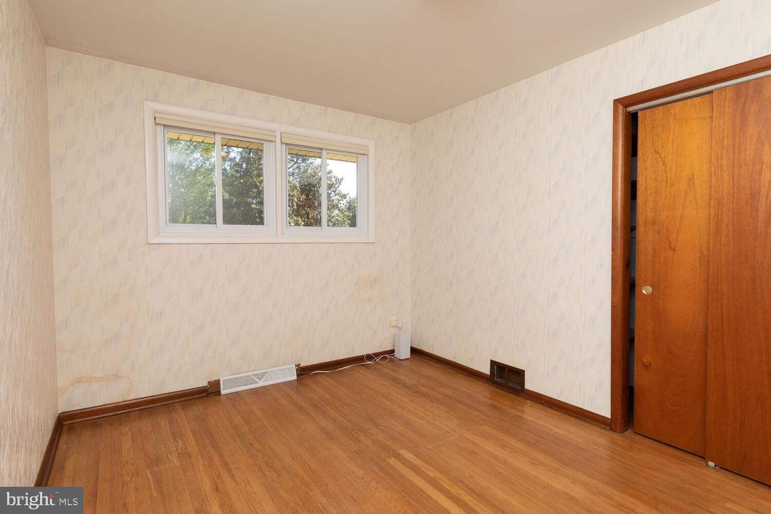 1066 Devon Road Rydal, PA 19046 - Photo 19 of 36 2nd Bedroom