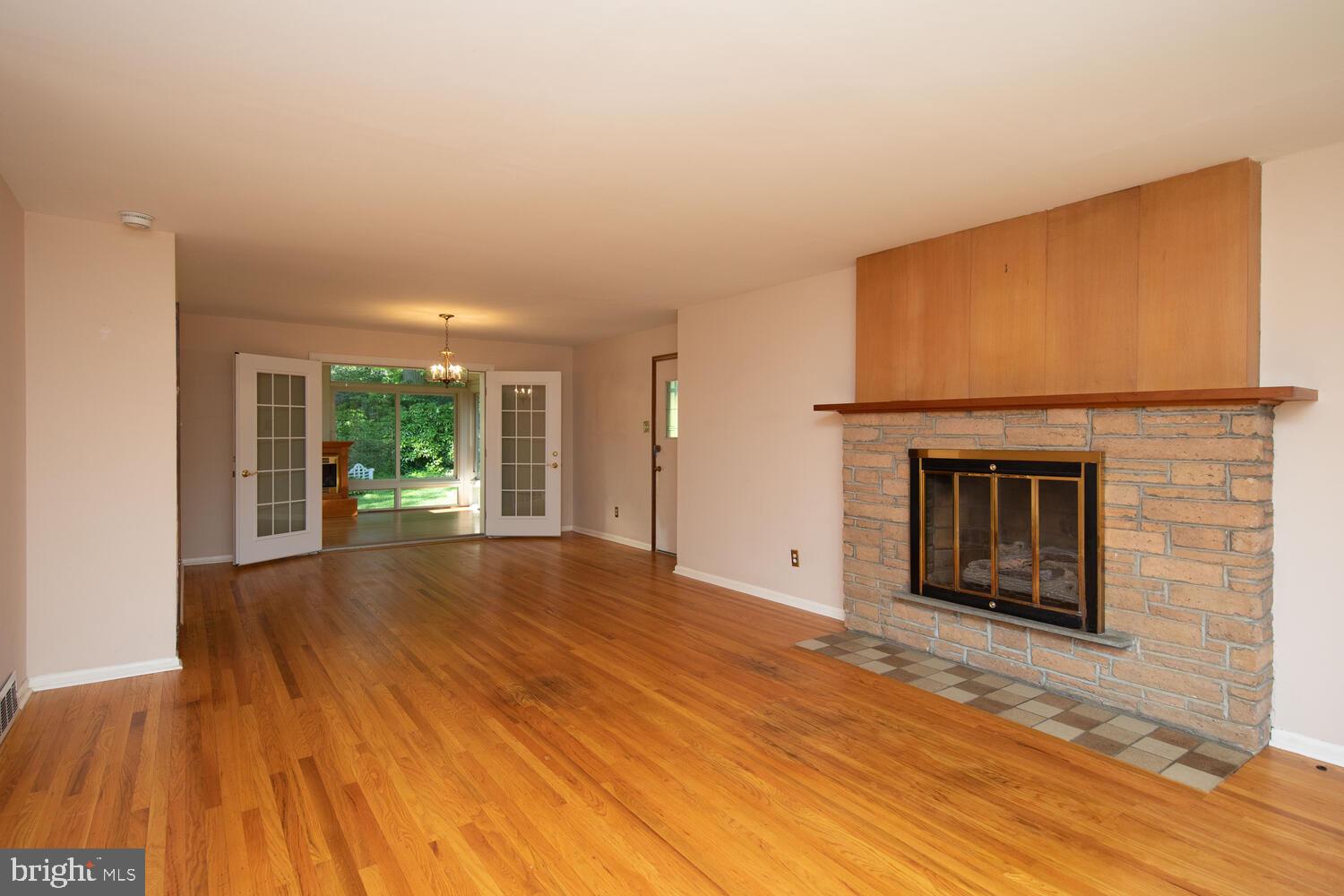 1066 Devon Road Rydal, PA 19046 - Photo 6 of 36 Living Room/Dining Room