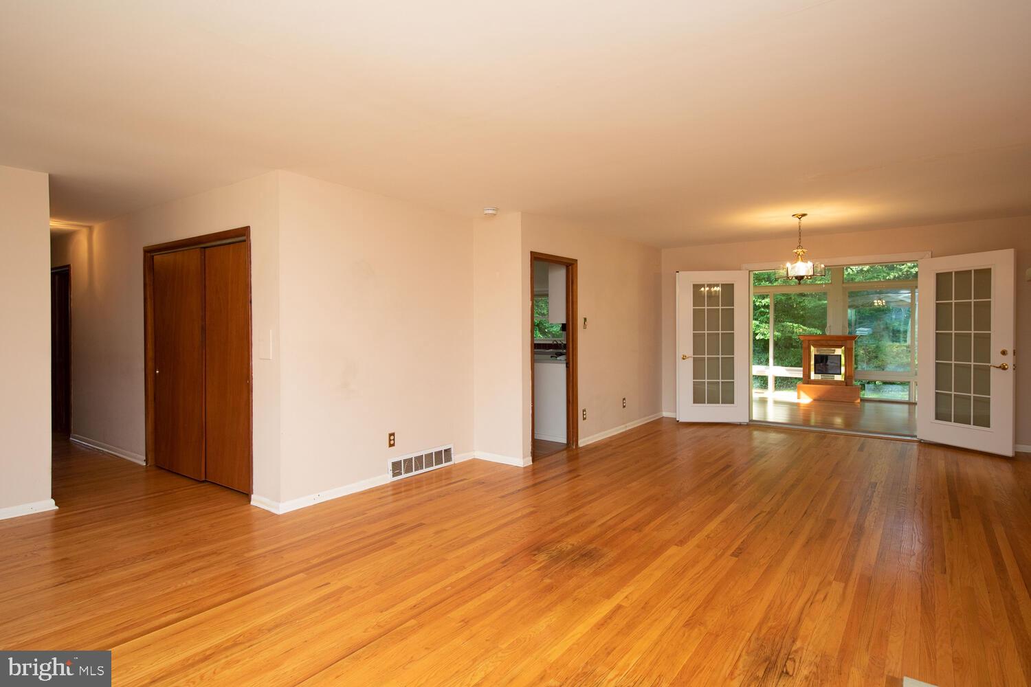 1066 Devon Road Rydal, PA 19046 - Photo 7 of 36 Living Room/Dining Room