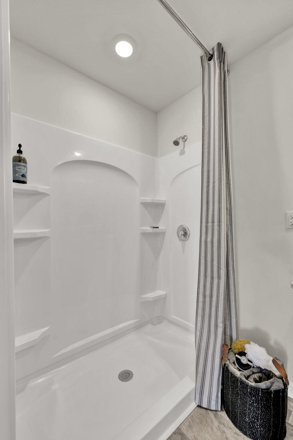 553 Fox Den Circle Dalton, GA 30721 - Photo 24 of 46 17 - Primary Bathroom 03