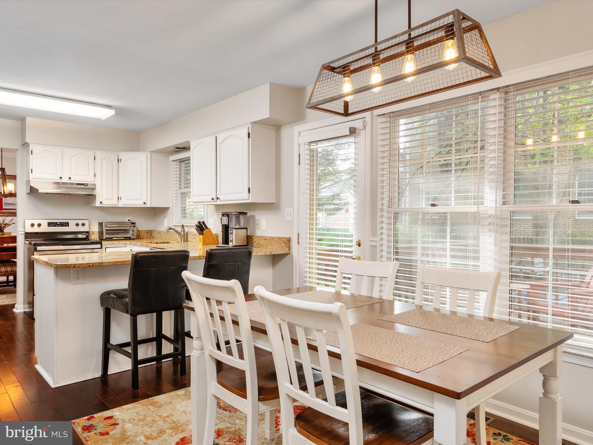 1711 Peartree Lane Crofton, MD 21114 - Photo 19 of 65 Eat in Kitchen