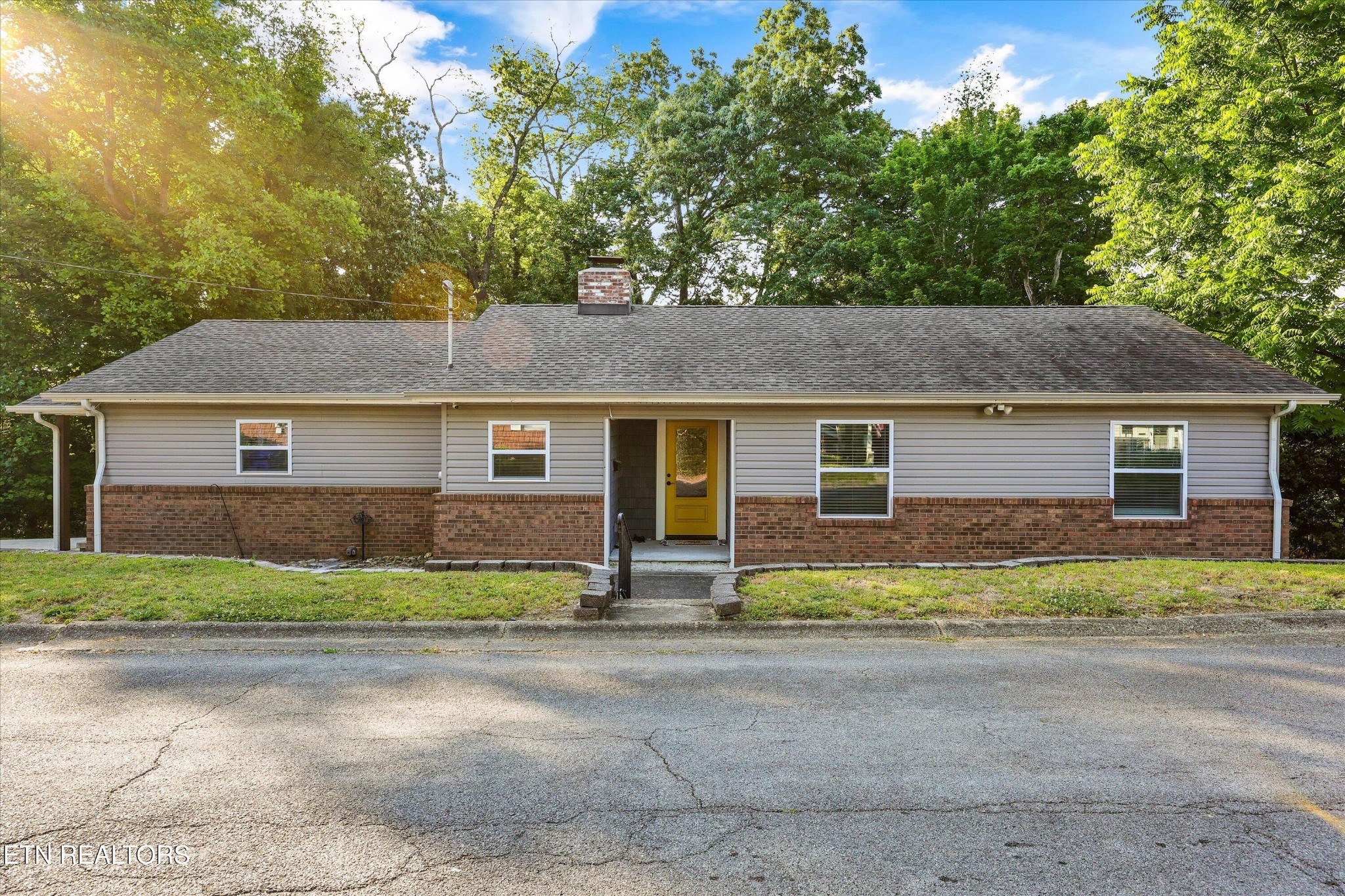 107 West Magnolia Lane Oak Ridge, TN 37830 - Photo 1 of 40 Gallery Image 1