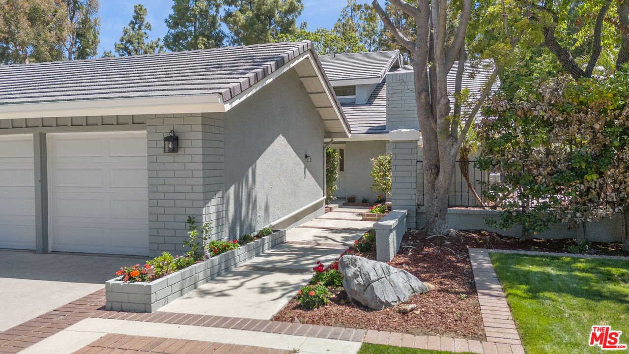 19 Rippling Streme Irvine, CA 92603 - Photo 6 of 69