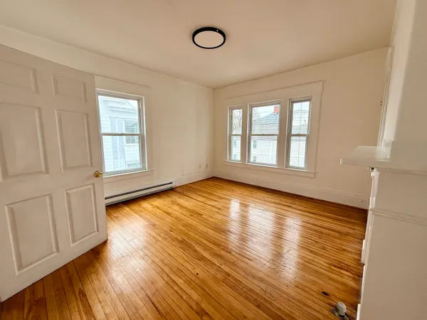 $2,300 | 28 Brook Street, Unit 2, Manchester, NH 03104