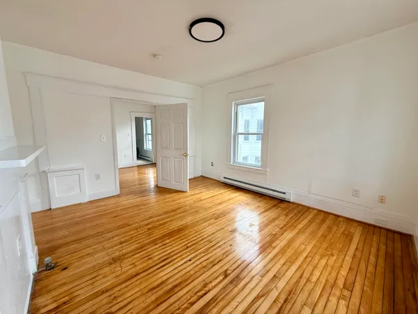 $2,300 | 28 Brook Street, Unit 2, Manchester, NH 03104