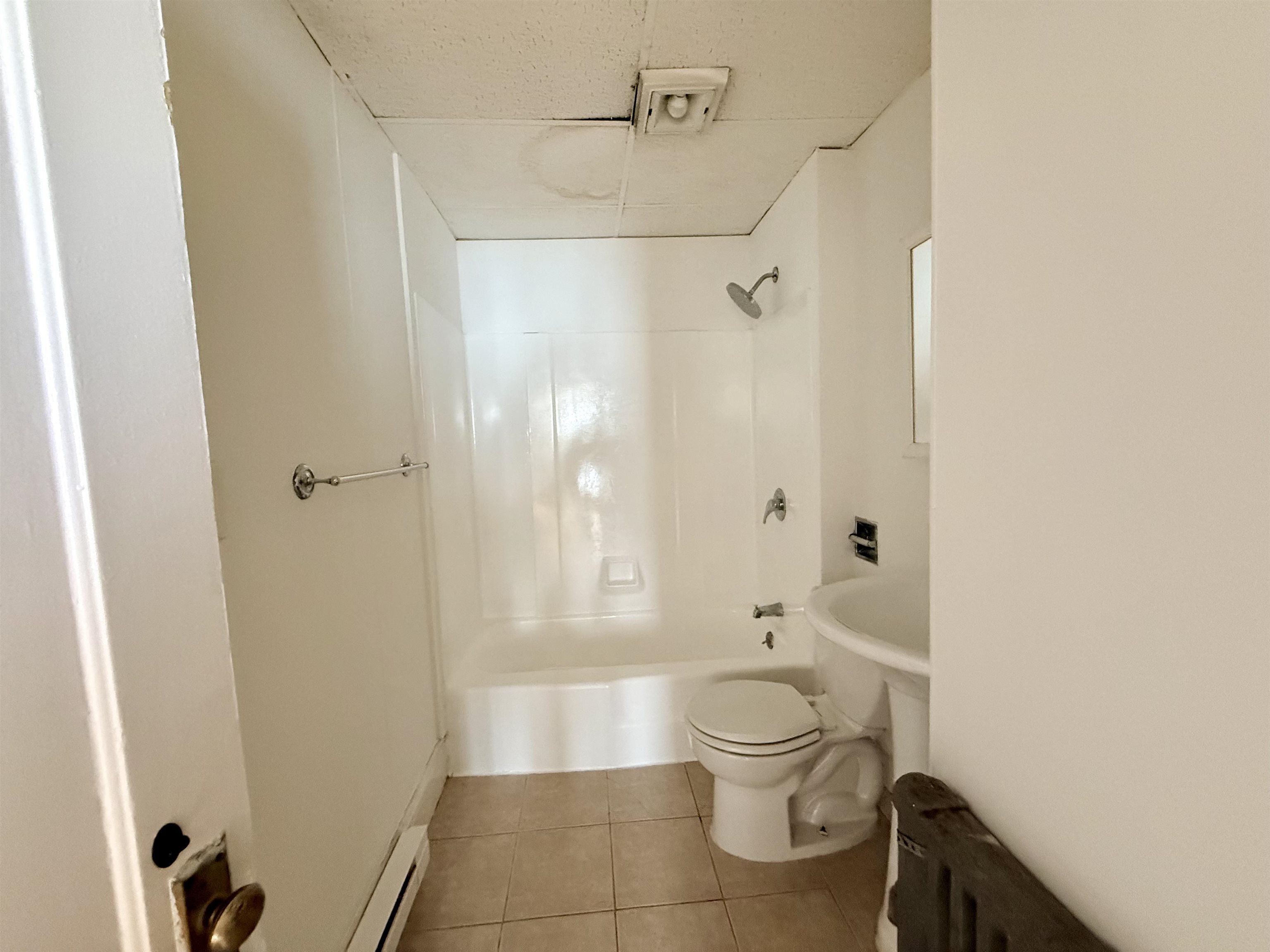 28 Brook Street, Unit 2 Manchester, NH 03104 - Photo 21 of 23