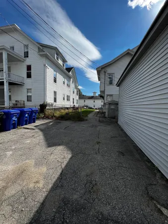 $2,300 | 28 Brook Street, Unit 2, Manchester, NH 03104