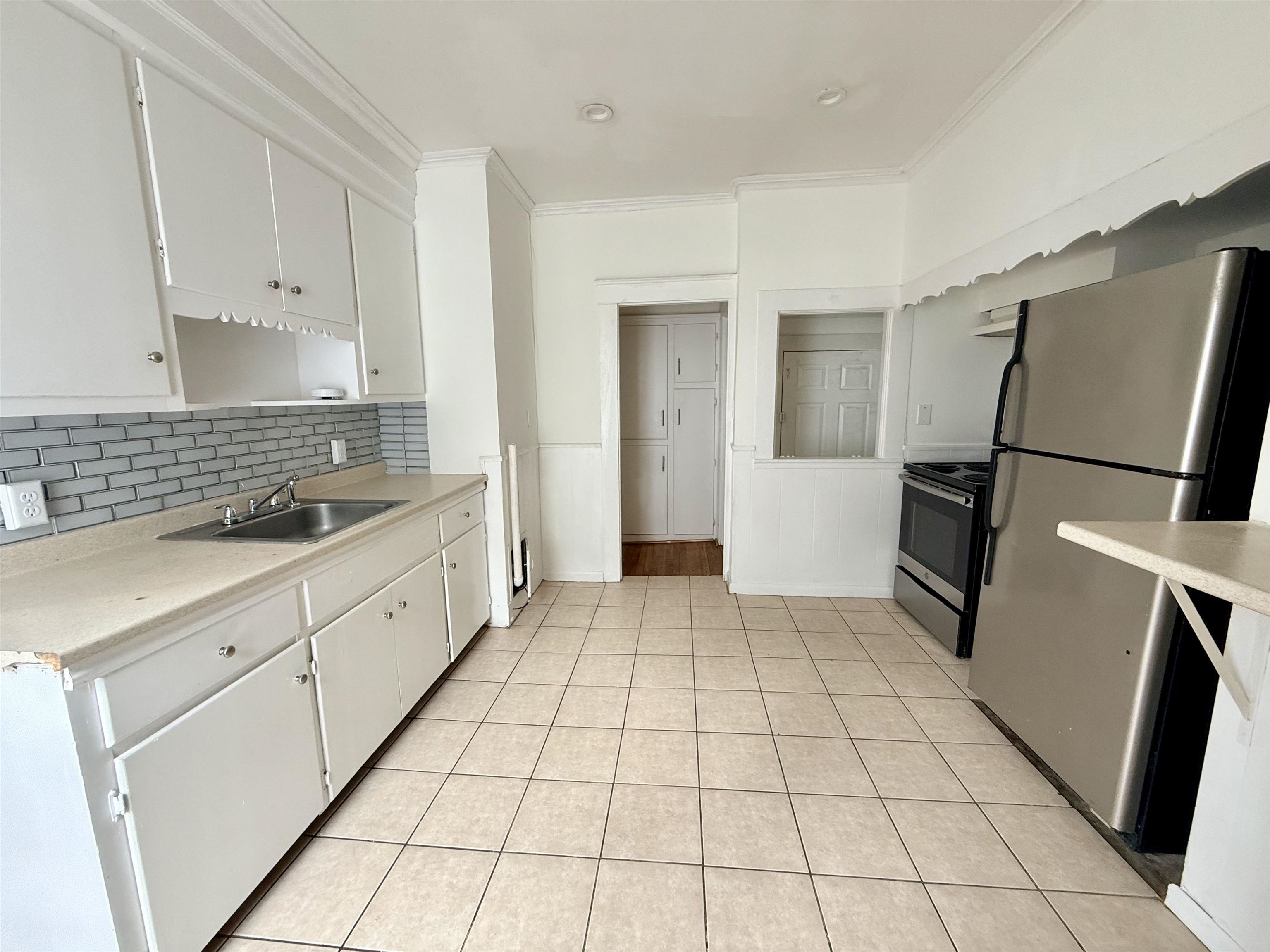 28 Brook Street, Unit 2 Manchester, NH 03104 - Photo 3 of 23