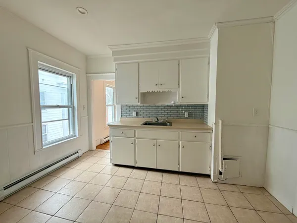 $2,300 | 28 Brook Street, Unit 2, Manchester, NH 03104