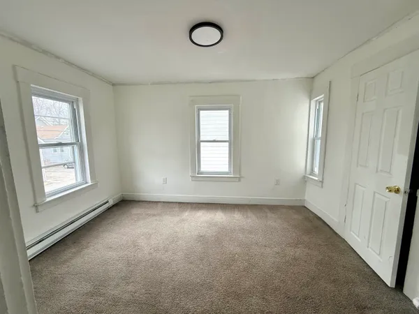 $2,300 | 28 Brook Street, Unit 2, Manchester, NH 03104