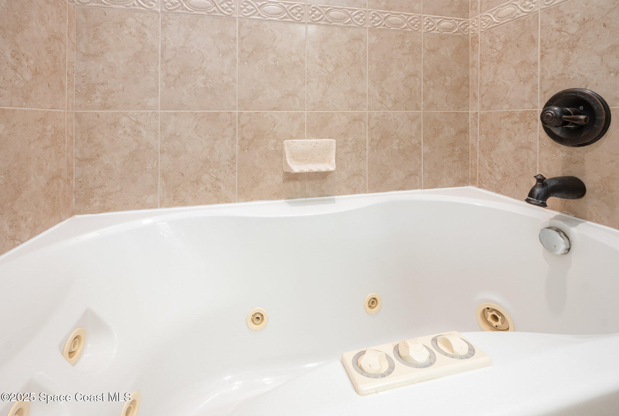 210 Sutton Street Rockledge, FL 32955 - Photo 26 of 39 Guest Bath Tub