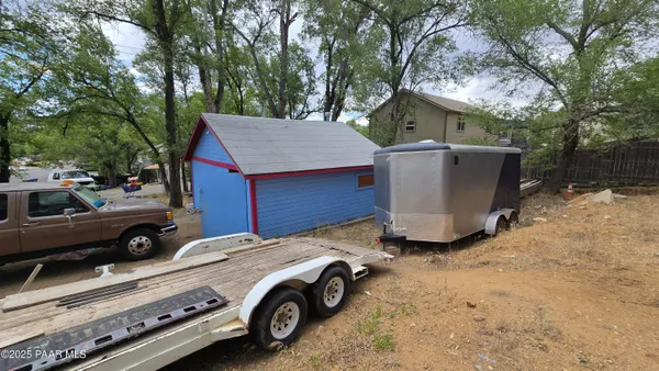 a view of an outdoor space