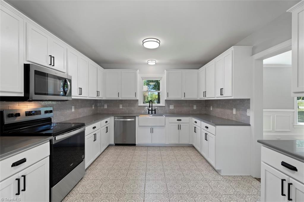 632 Stokesburg Road Walnut Cove, NC 27052 - Photo 15 of 40 Kitchen