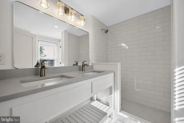 $2,500 | 3560 New Queen Street, Philadelphia, PA 19129