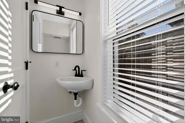 $2,500 | 3560 New Queen Street, Philadelphia, PA 19129