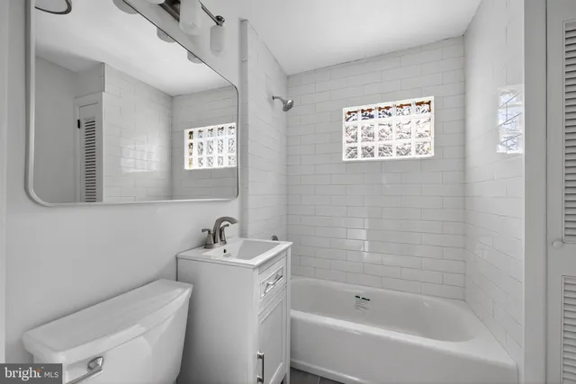 $2,500 | 3560 New Queen Street, Philadelphia, PA 19129