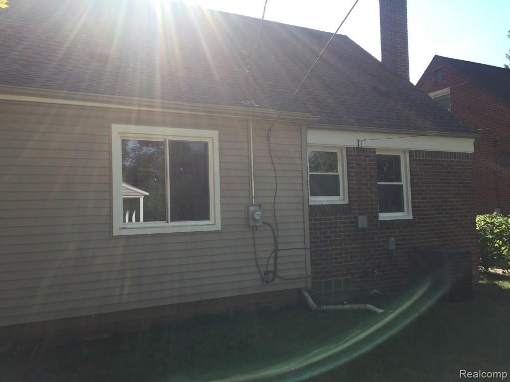 844 Shadowlawn Street Inkster, MI 48141 - Photo 2 of 14 IMG_4358.JPG