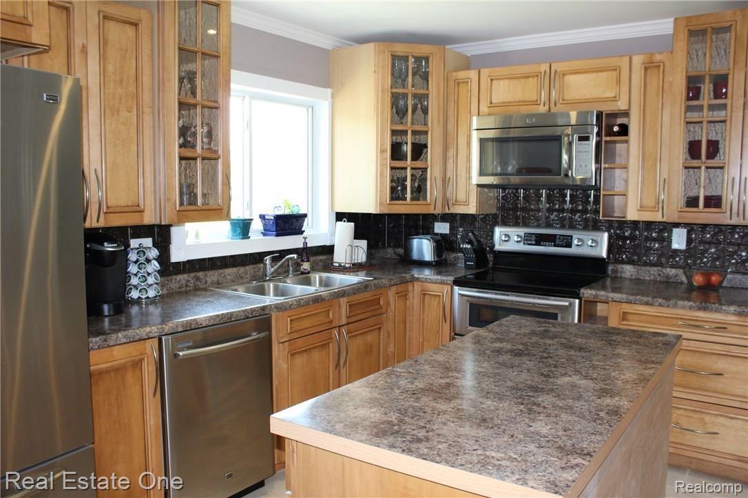 3260 North Henderson Road Davison, MI 48423 - Photo 16 of 59 IMG_7912.JPG