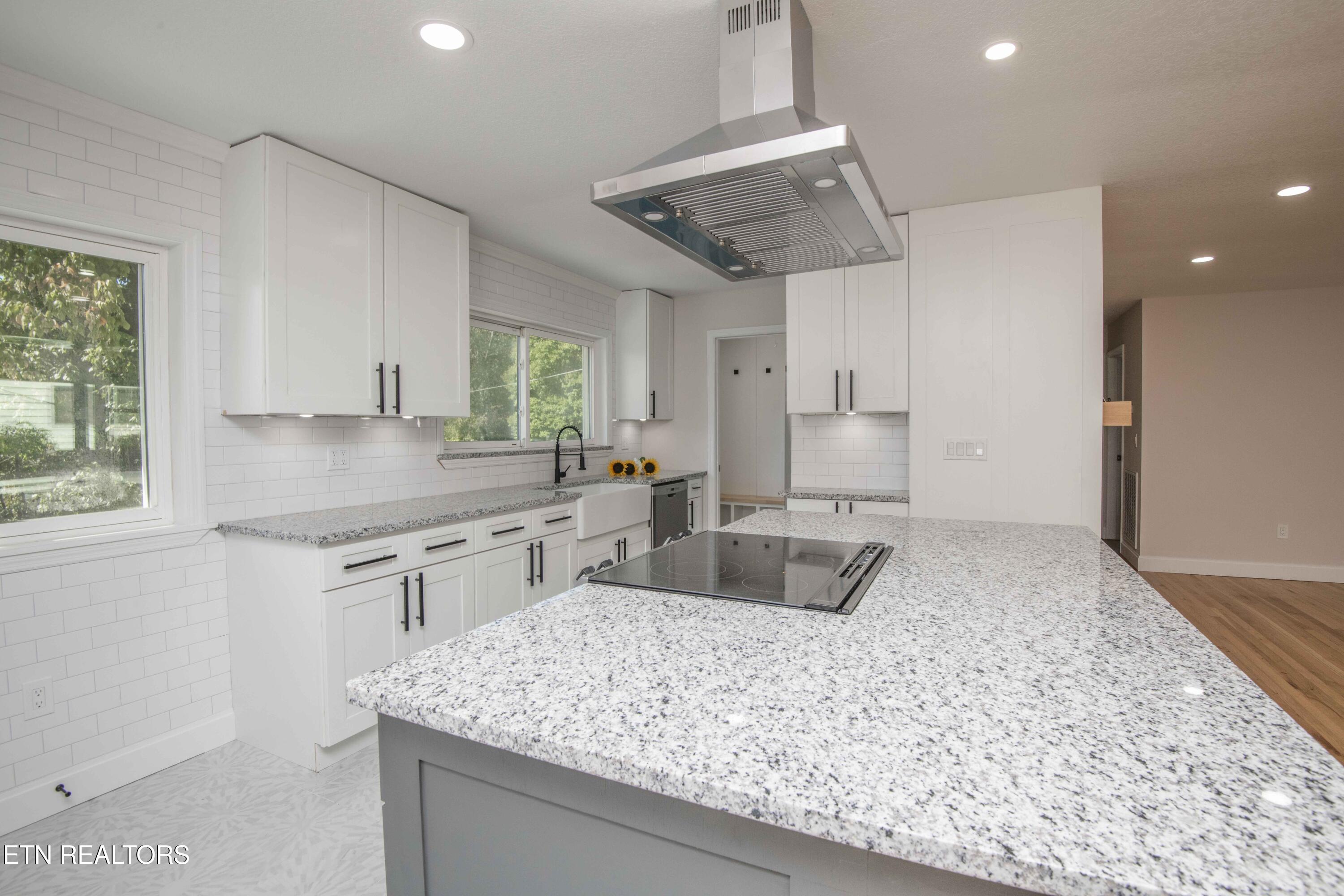 304 Firestone Road Oak Ridge, TN 37830 - Photo 24 of 50 kitchen