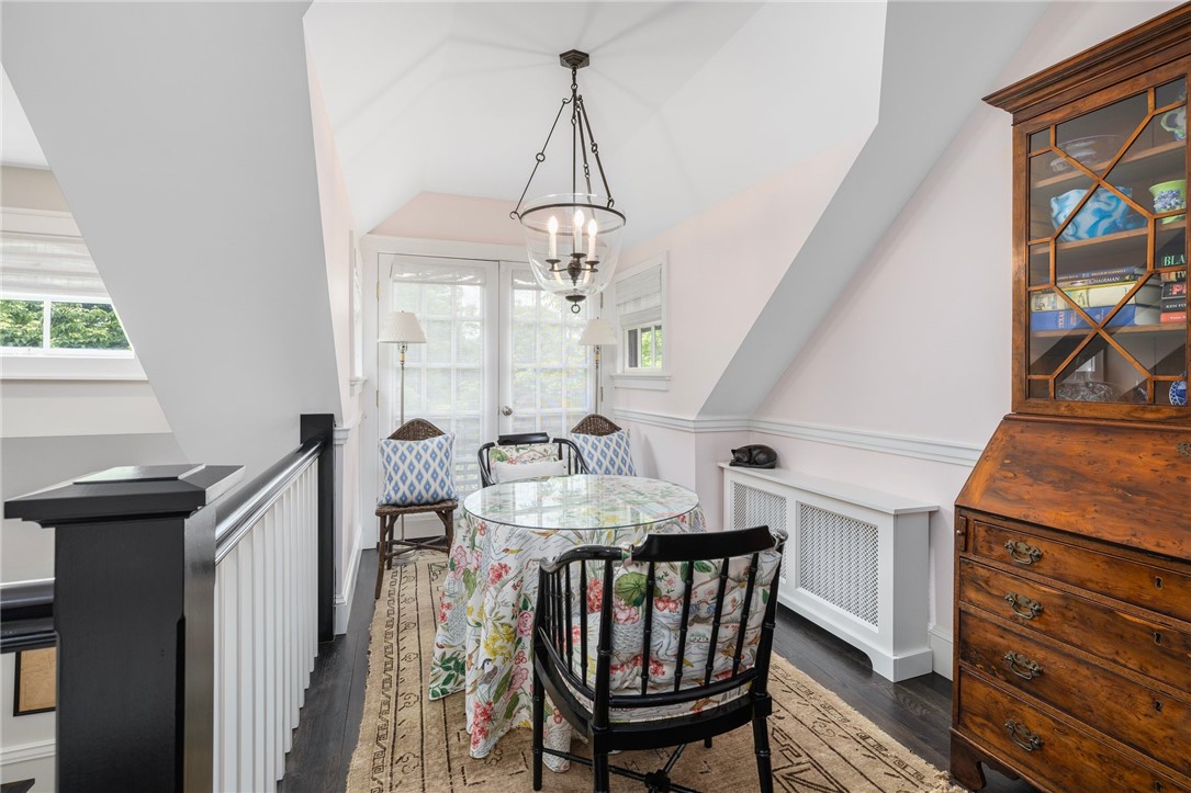33 Beacon Hill Road Newport, RI 02840 - Photo 9 of 34