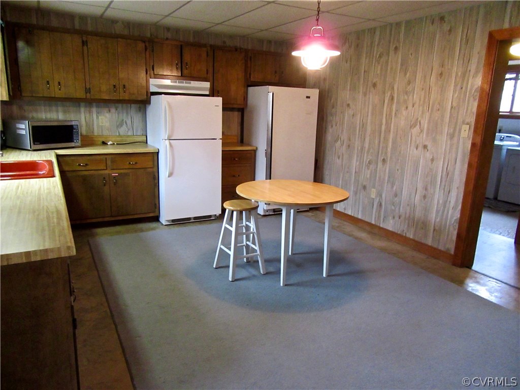 3092 Lowry Road Columbia, VA 23038 - Photo 18 of 34 a kitchen with stainless steel appliances a refrigerator a sink a stove a microwave a counter and chairs
