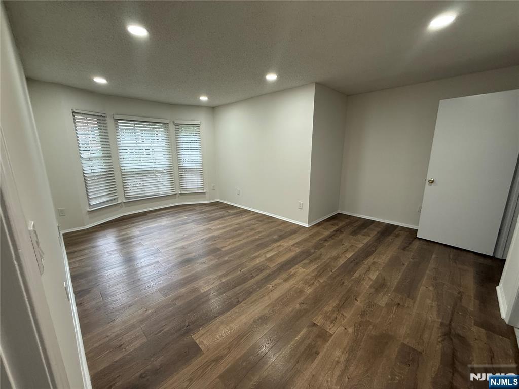 250 Larch Lane Mahwah, NJ 07430 - Photo 10 of 20