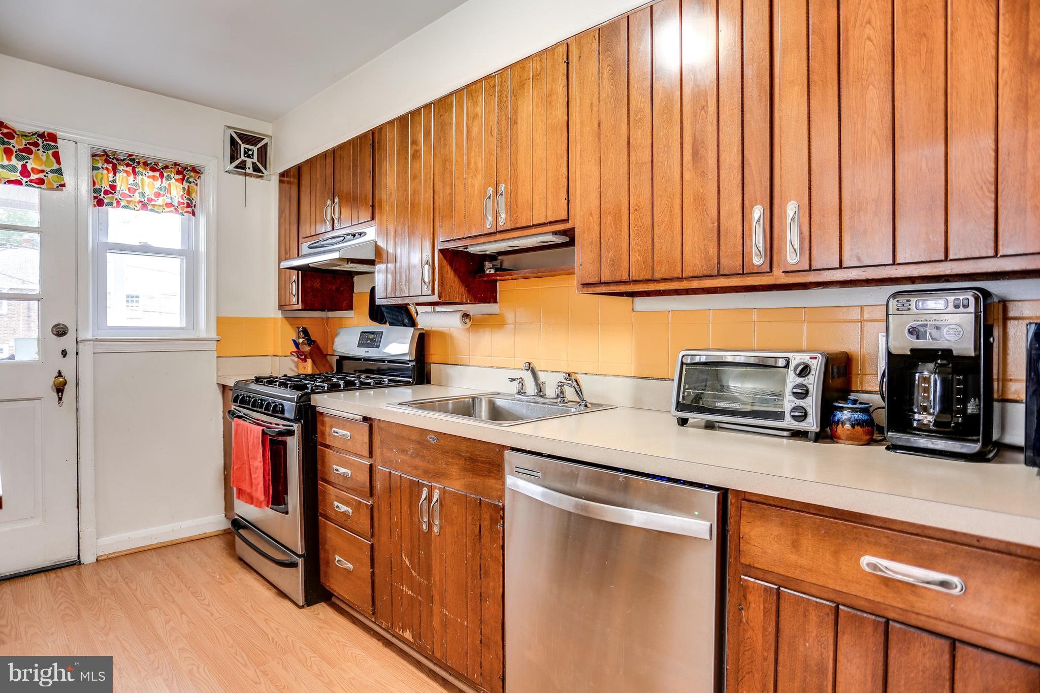 1627 Thetford Road Baltimore, MD 21286 - Photo 11 of 27 Kitchen