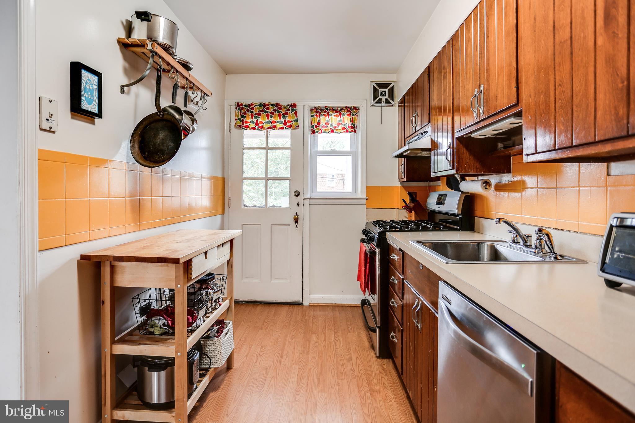 1627 Thetford Road Baltimore, MD 21286 - Photo 12 of 27 Kitchen