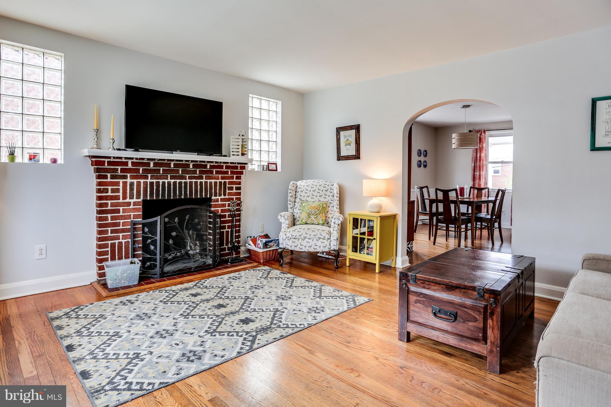 1627 Thetford Road Baltimore, MD 21286 - Photo 4 of 27 Living Room