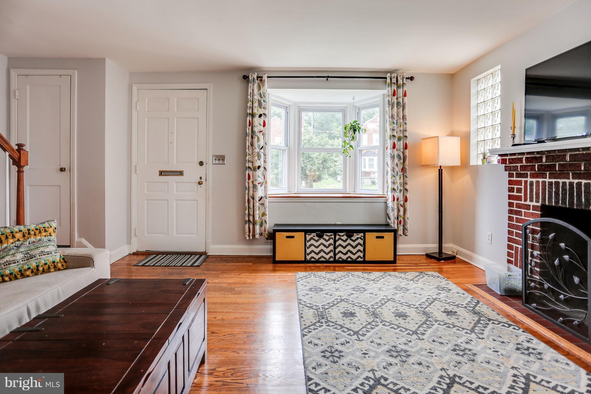 1627 Thetford Road Baltimore, MD 21286 - Photo 6 of 27 Living Room