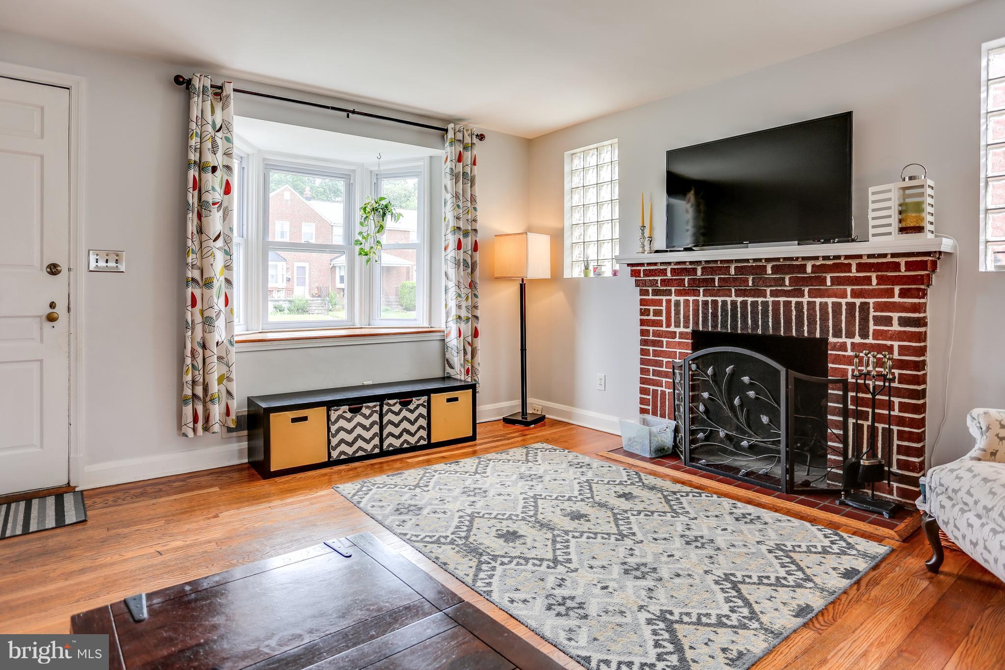 1627 Thetford Road Baltimore, MD 21286 - Photo 7 of 27 Living Room