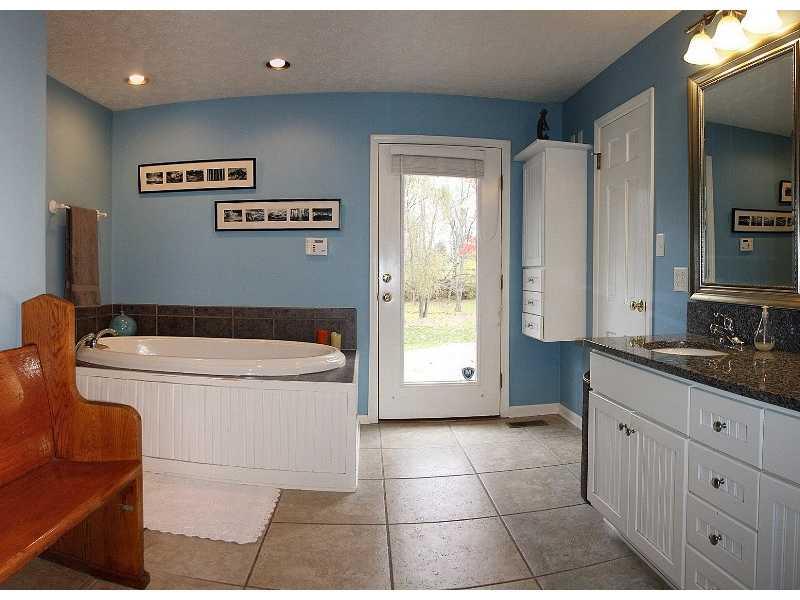 6409 Johnson Road Indianapolis, IN 46220 - Photo 12 of 24 Gallery Image 12