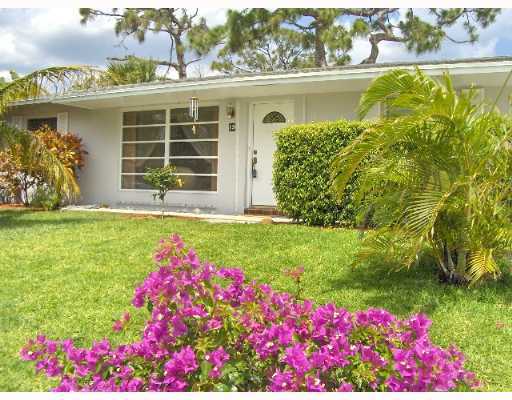 19 Ridgewood Circle Tequesta, FL 33469 - Photo 1 of 8 Primary Photo
