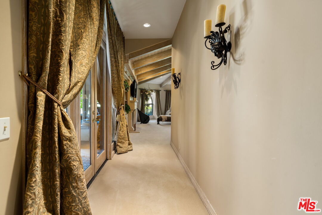71150 North Thunderbird Terrace Rancho Mirage, CA 92270 - Photo 41 of 75 a view of a walk in closet