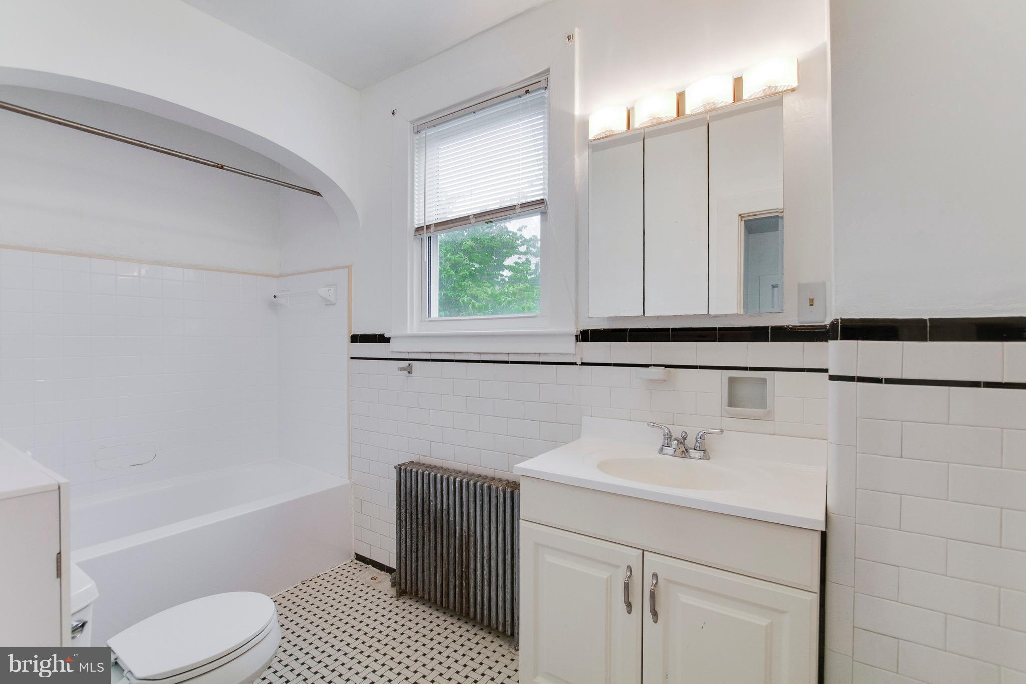 630 Plymouth Road Baltimore, MD 21229 - Photo 15 of 30 Upstairs Bath