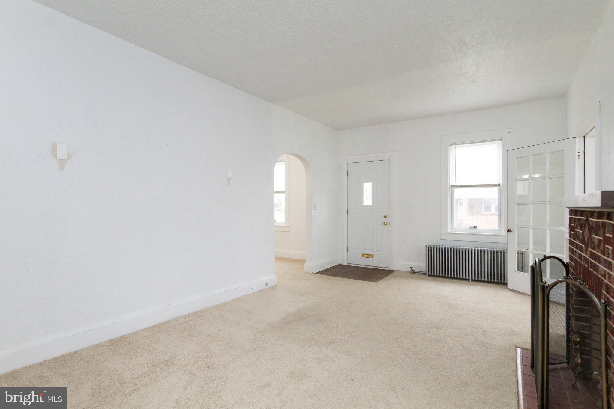 630 Plymouth Road Baltimore, MD 21229 - Photo 3 of 30 Living Room