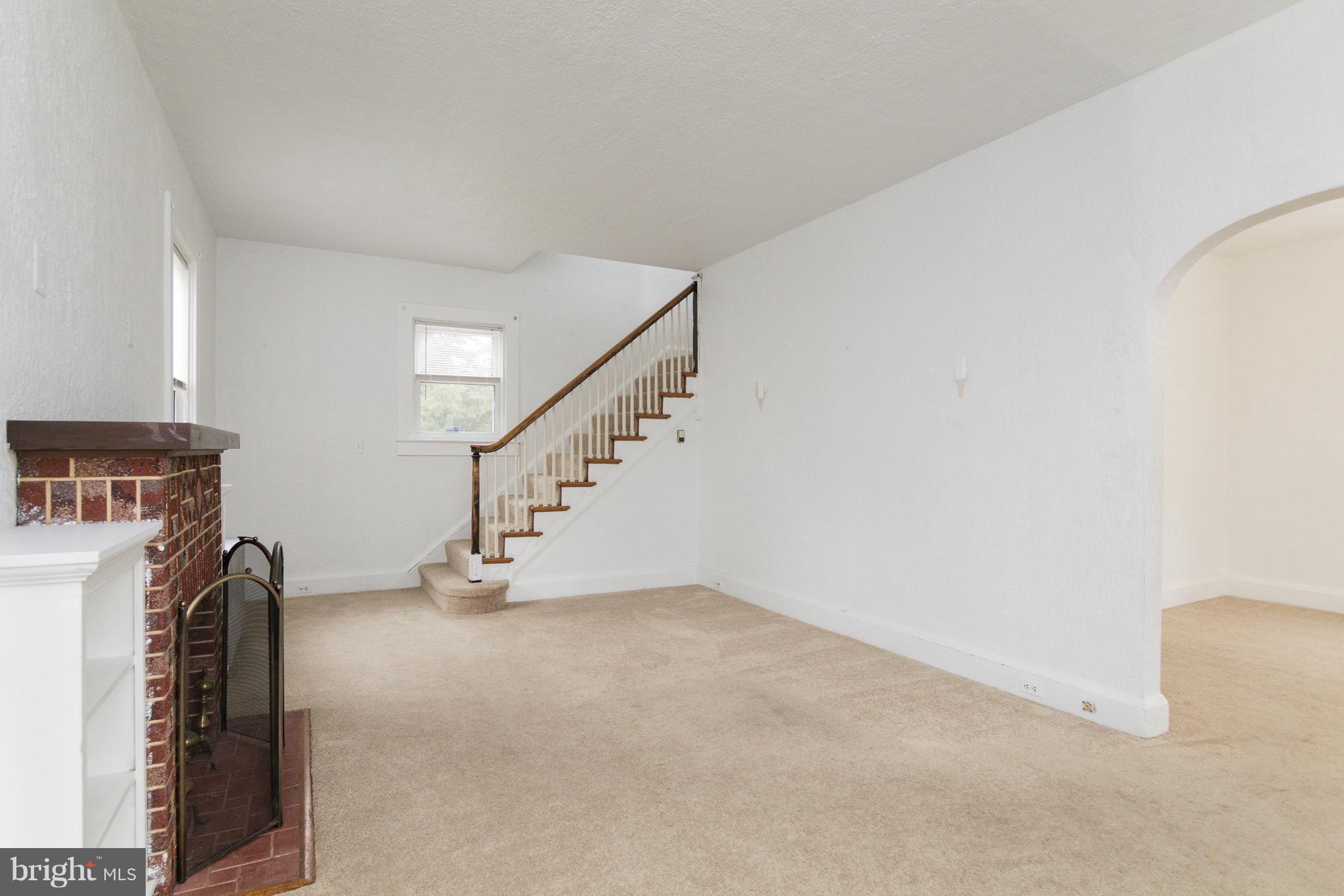630 Plymouth Road Baltimore, MD 21229 - Photo 4 of 30 Living Room
