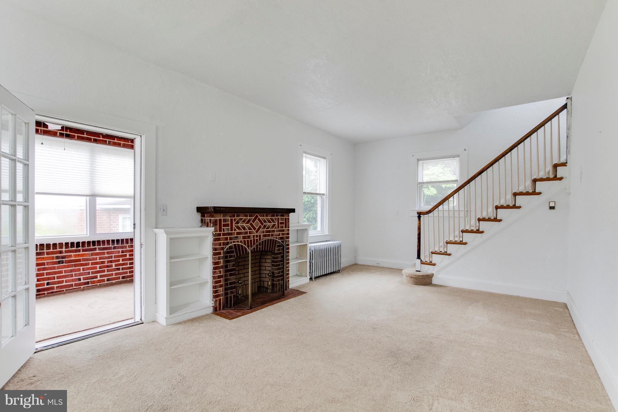 630 Plymouth Road Baltimore, MD 21229 - Photo 5 of 30 Living Room