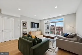 $3,200 | 700-00 Moyer Street, Unit 210, Philadelphia, PA 19125