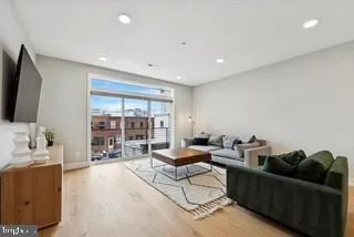 $3,200 | 700-00 Moyer Street, Unit 210, Philadelphia, PA 19125