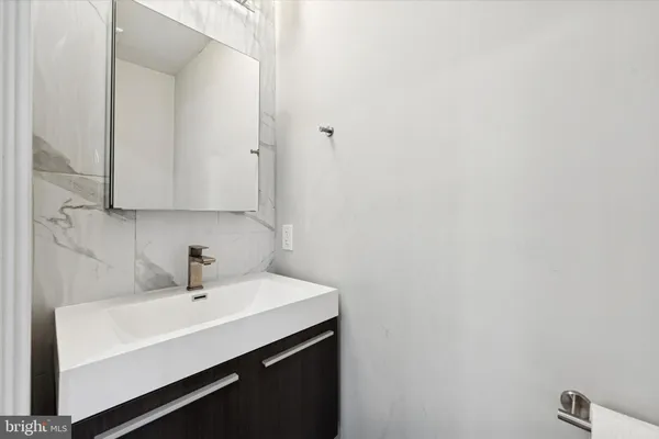 $3,200 | 700-00 Moyer Street, Unit 210, Philadelphia, PA 19125