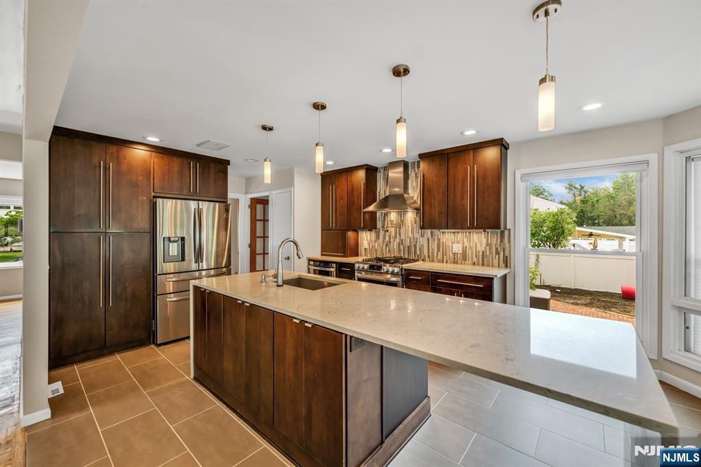 45 Jay Drive Paramus, NJ 07652 - Photo 17 of 41