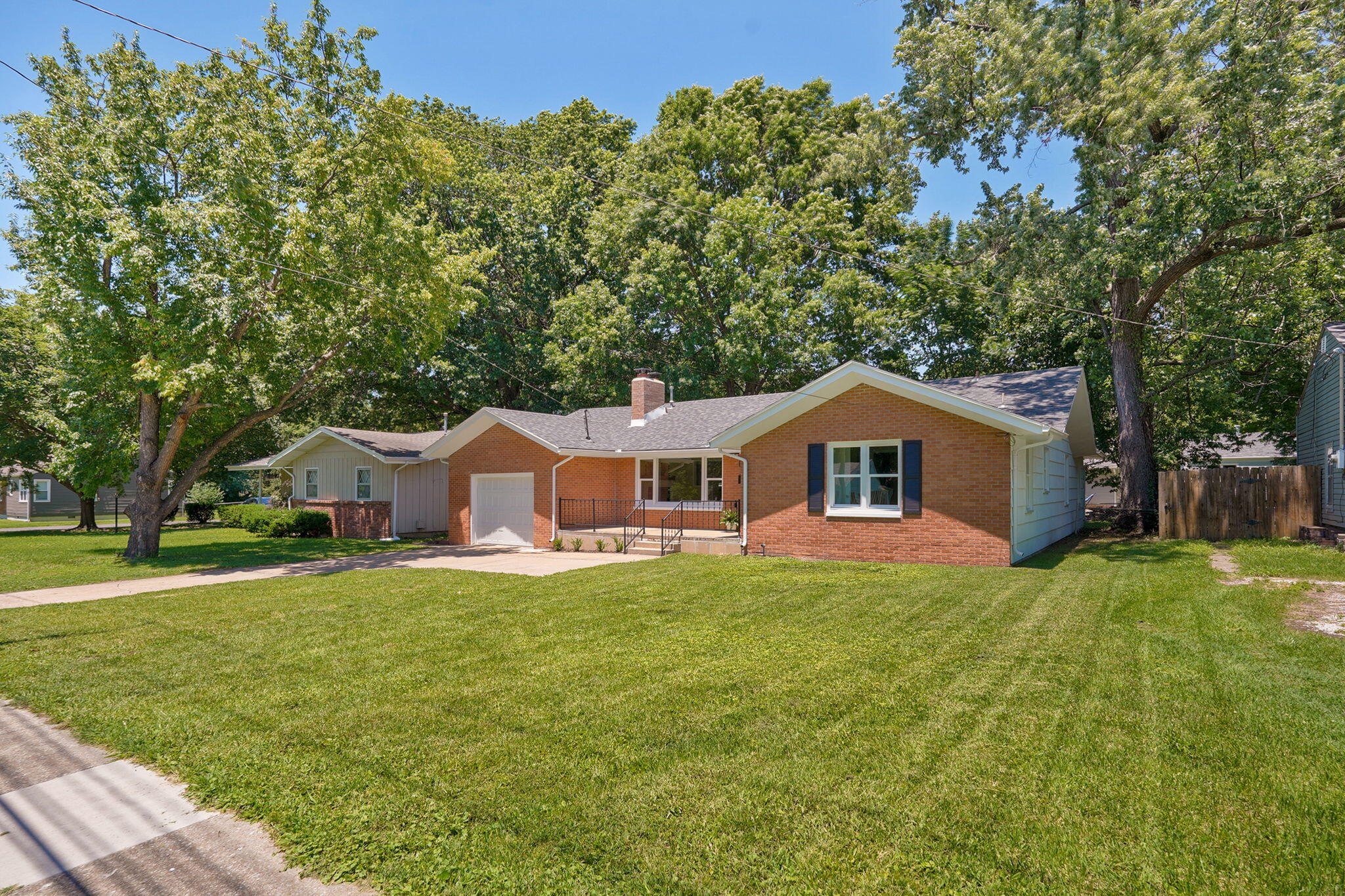 1309 East Bennett Street Springfield, MO 65804 - Photo 3 of 30 1309 E Bennett St-3