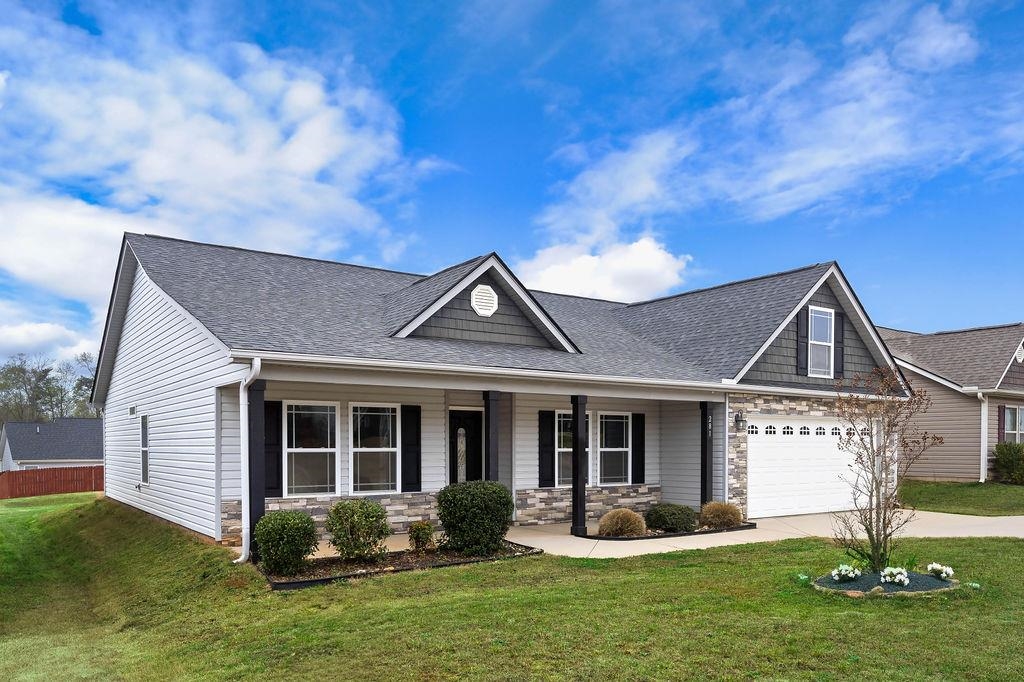 281 Highland Springs Loop Inman, SC 29349 - Photo 2 of 32