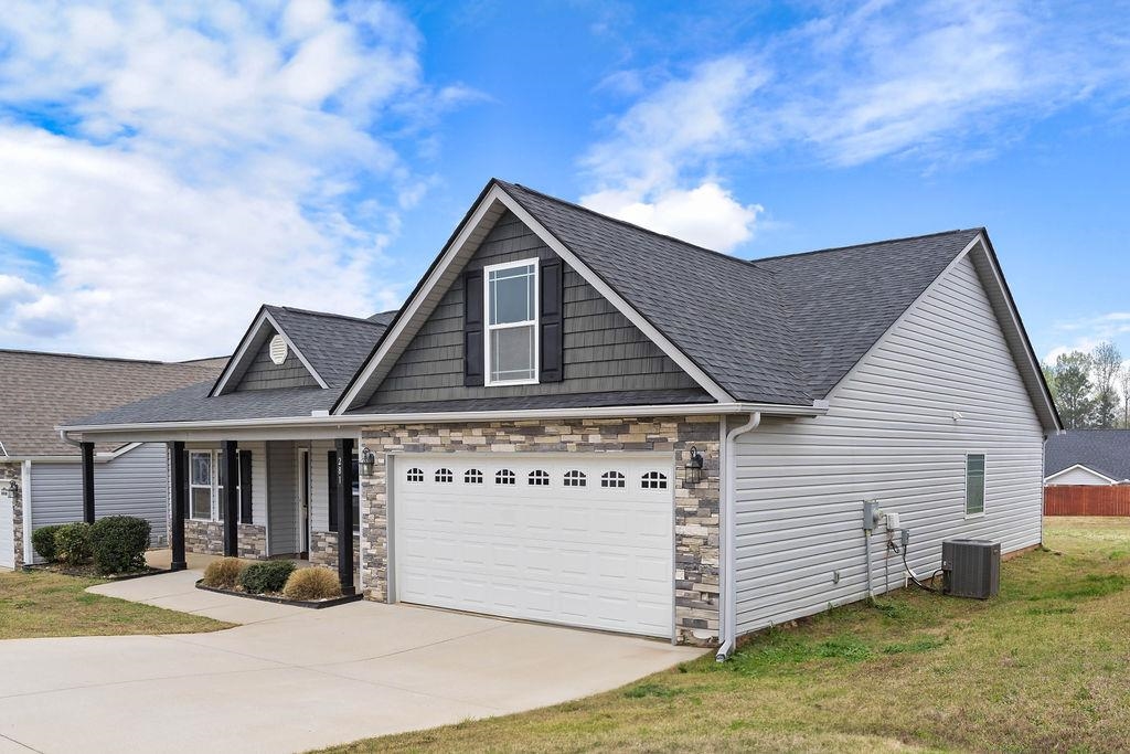 281 Highland Springs Loop Inman, SC 29349 - Photo 3 of 32