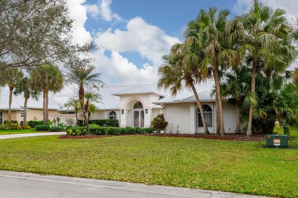 $690,000 | 2303 Southwest Danforth Circle, Palm City, FL 34990